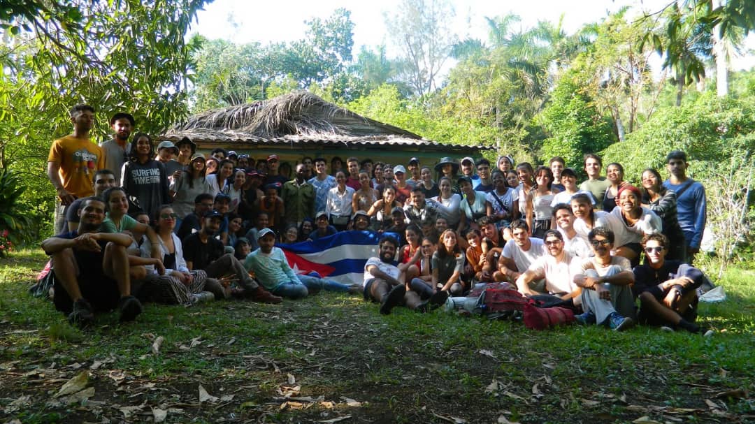 Ascienden a la loma del Taburete jóvenes cujaeños